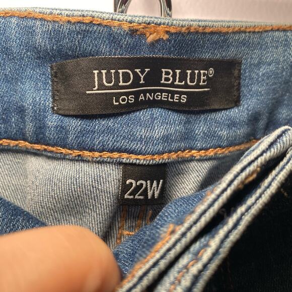 NWT Judy Blue Slim Fit Medium Wash Curvy Stretchy Jeans Women's size 22W - Picture 2 of 10